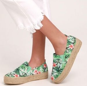 Qupid Women's Floral Platform Espadrille Sneakers